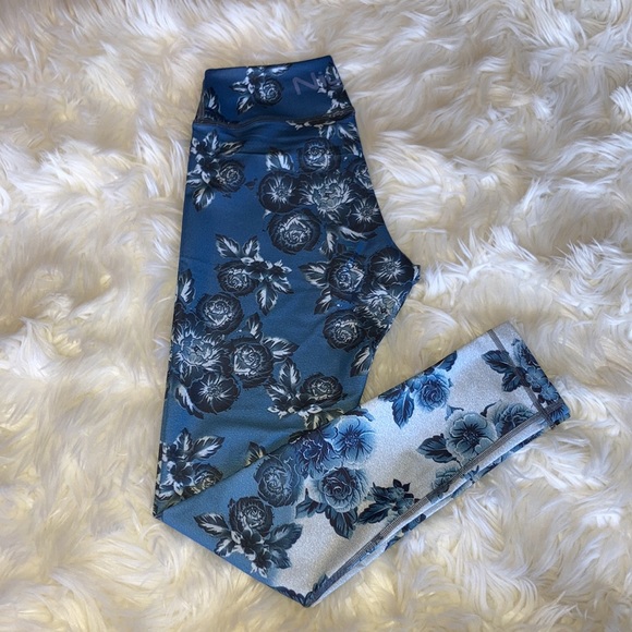 NIYAMA Blue Rose Leggings M - Picture 11 of 12